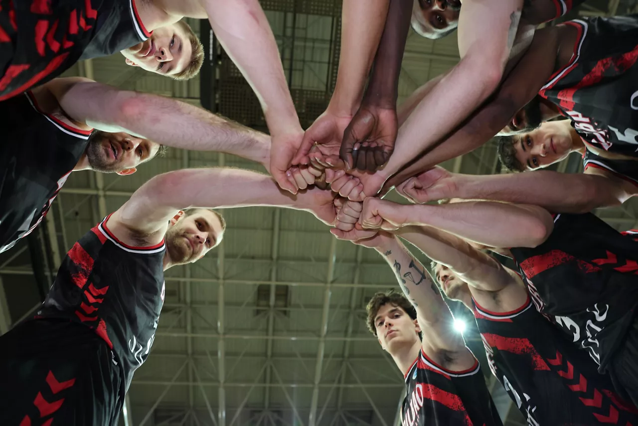 bilbaobasket_manosjuntas_picado_miribilla_mediaday_EFE