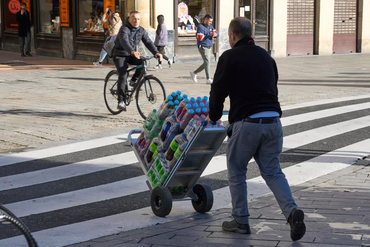 banatzailea langabezia enplegua gasteiz repartidor-paro-empleo-vitoria-efe