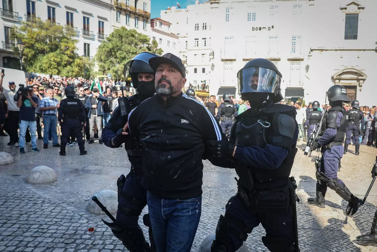 detencion-Mario-Machado-Portugal-aniversario-revolucion-claveles-efe