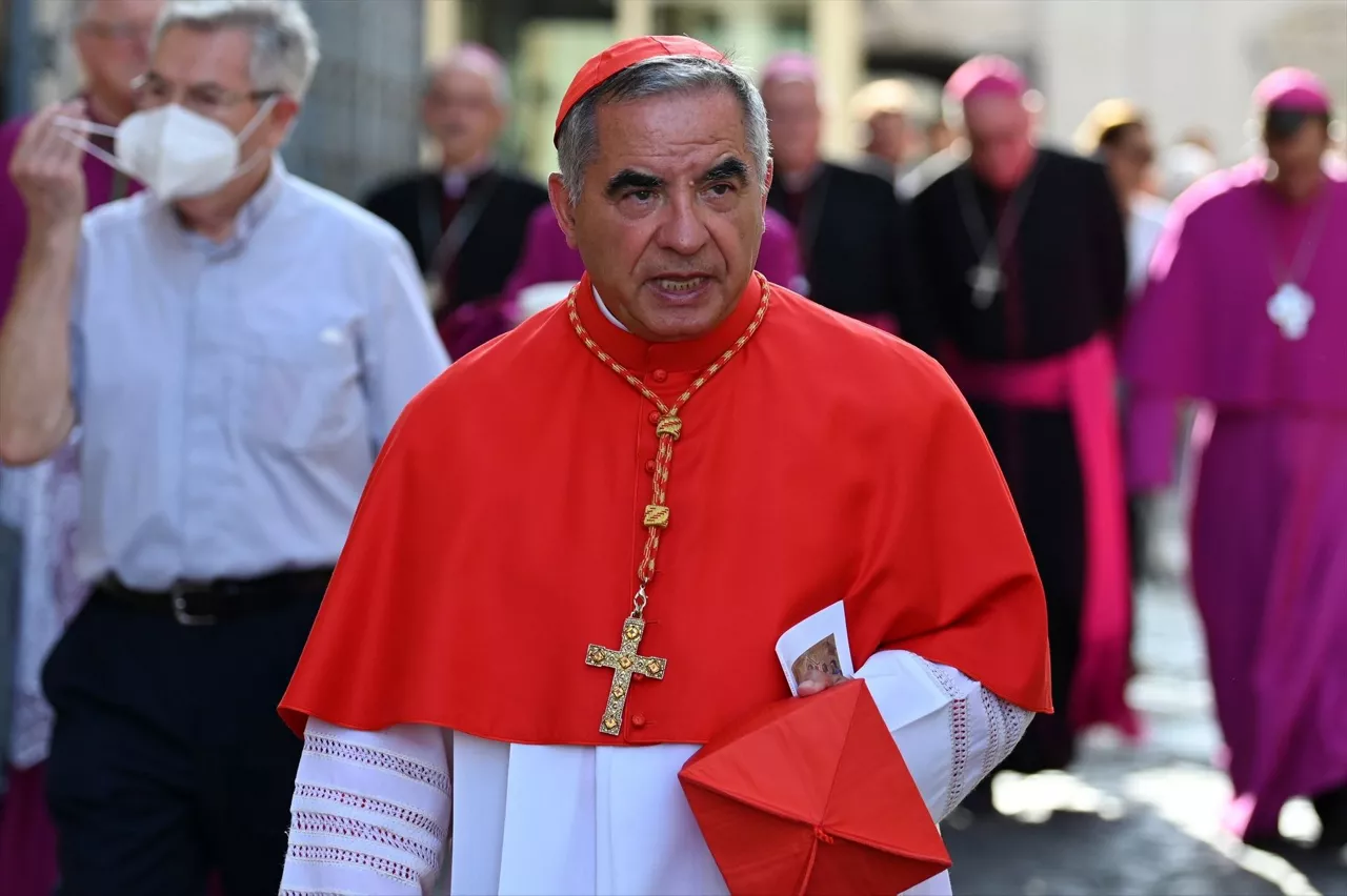 EuropaPress_agosto_2022_vaticano_cardenal_angelo_becciu