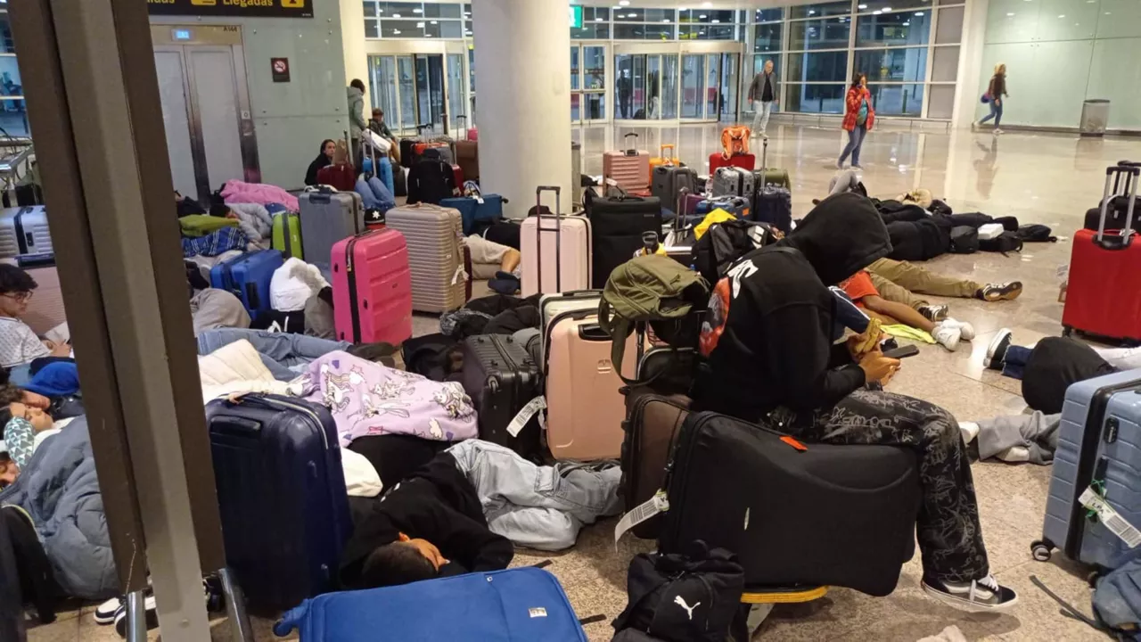 apagon-atrapados-aeropuerto-barcelona-efe