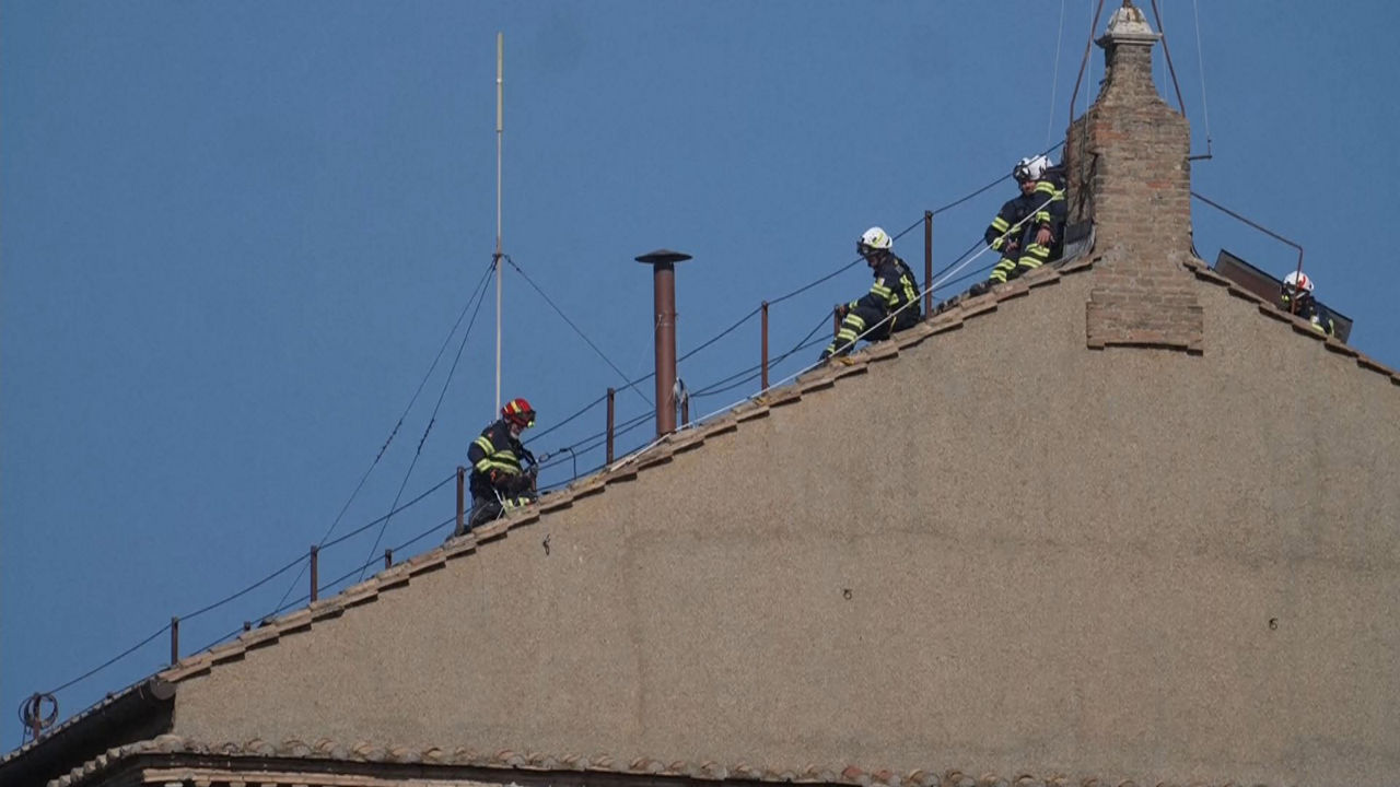 20250502105234_chimenea-vaticano-eitb_