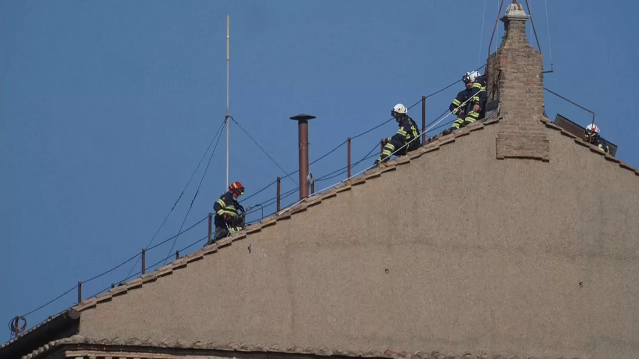 20250502105234_chimenea-vaticano-eitb_