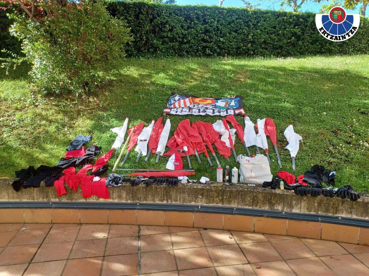 Atletico Madril jarraitzaileak Ertzaintza