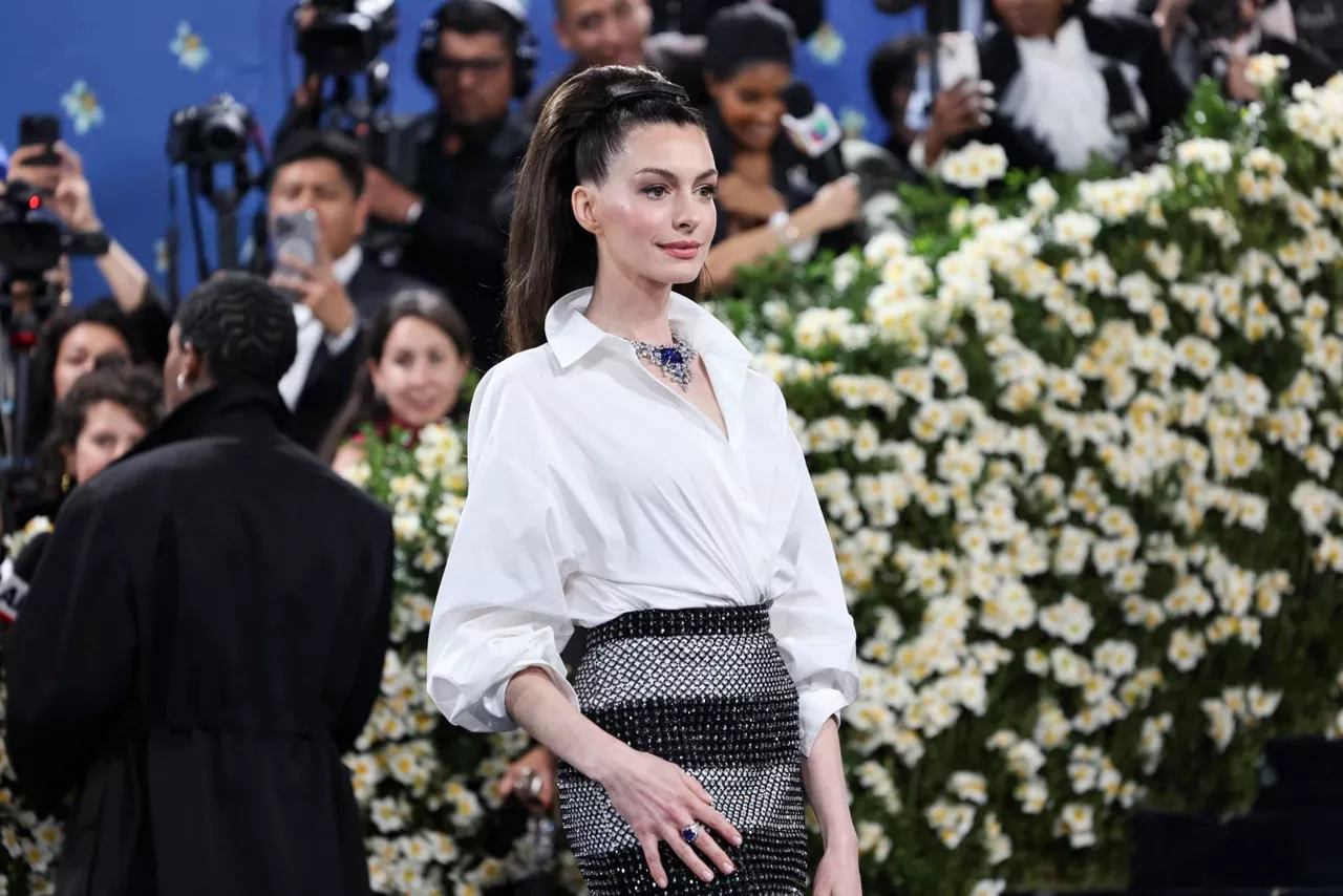 anne-hathaway-efe