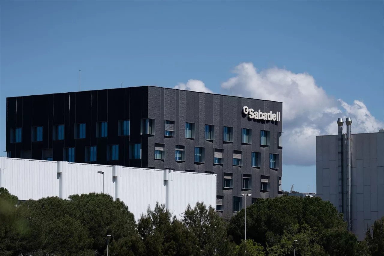 exterior-sede-banco-sabadell-barcelona-europa-press
