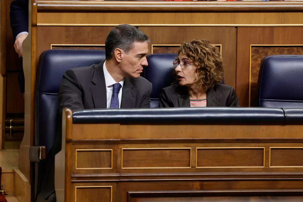 pedro-sanchez-maria-jesus-montero-pleno-congreso-diputados-efe