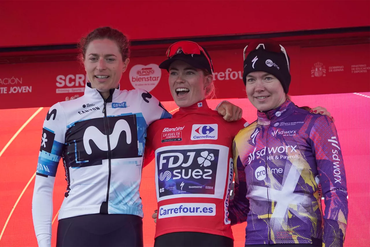 Marlen Reusser, Demi Vollering eta Anna van der Breggen. EFE