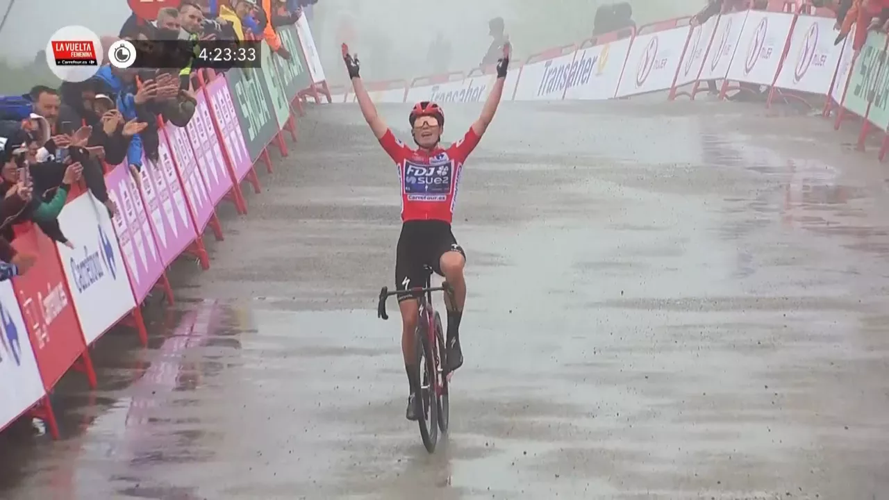 20250510202328_demi-vollering_