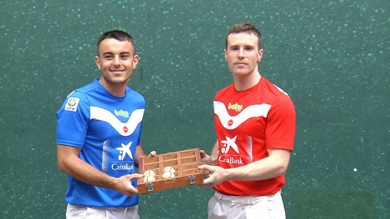 Iker Larrazabal e Iñaki Artola, en la elección del material