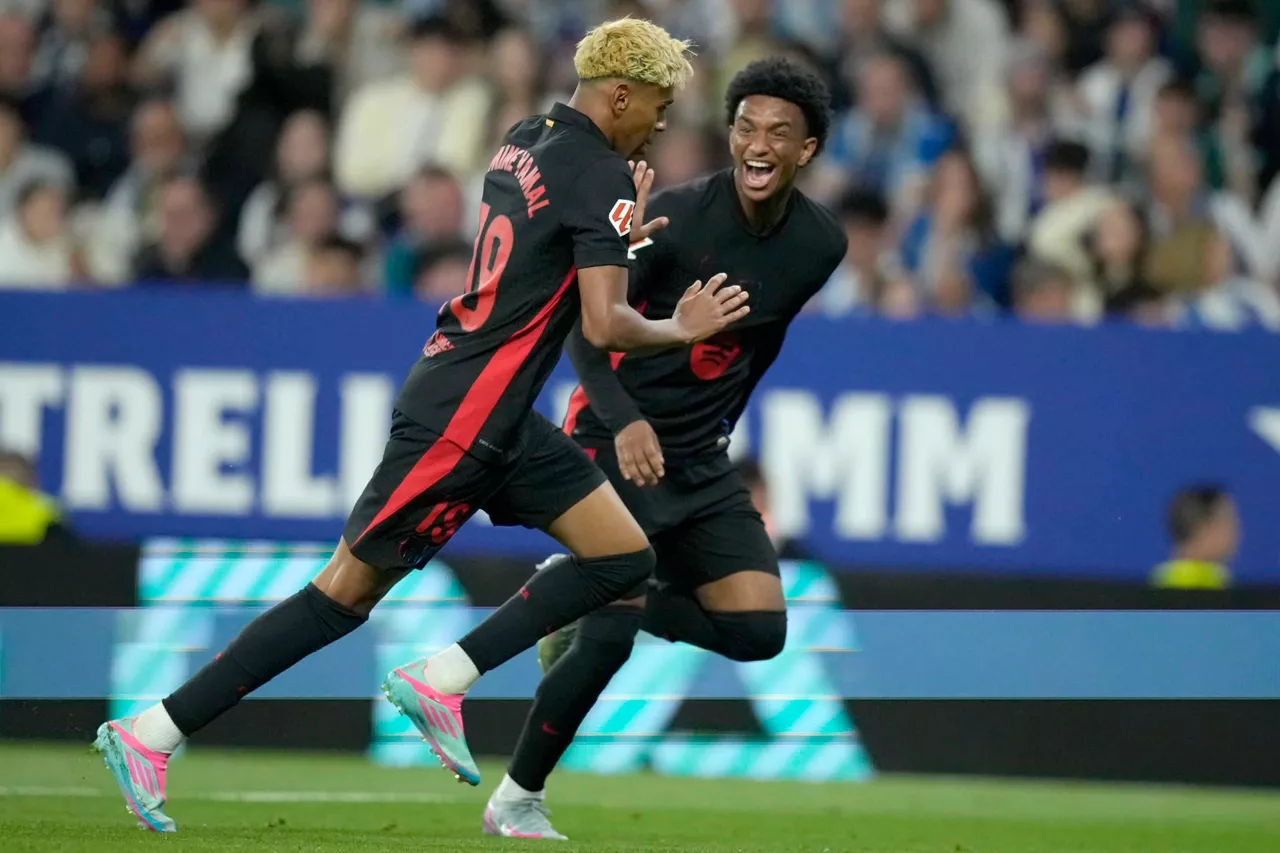 Lamine Yamal eta Hansi Flick Espanyol - Bartzelona Barça txapeldun 