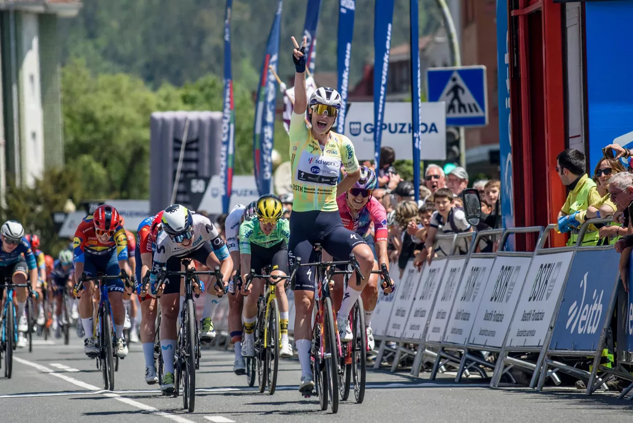 Mischa Bredewold garaipena bigarren etapa Ugao-Igorre Itzulia Women