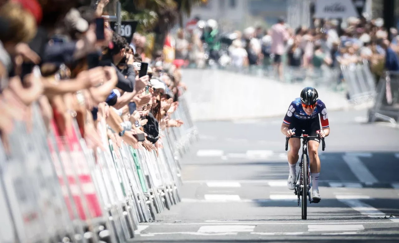 DEMI_VOLLERING_ITZULIA WOMEN 20255_EFE_3