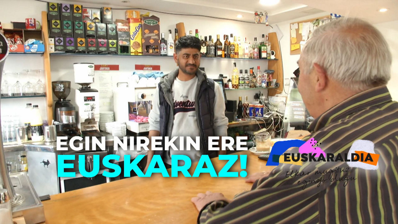 Rizwan pakistandarra Ibarrako nagusien etxeko tabernan