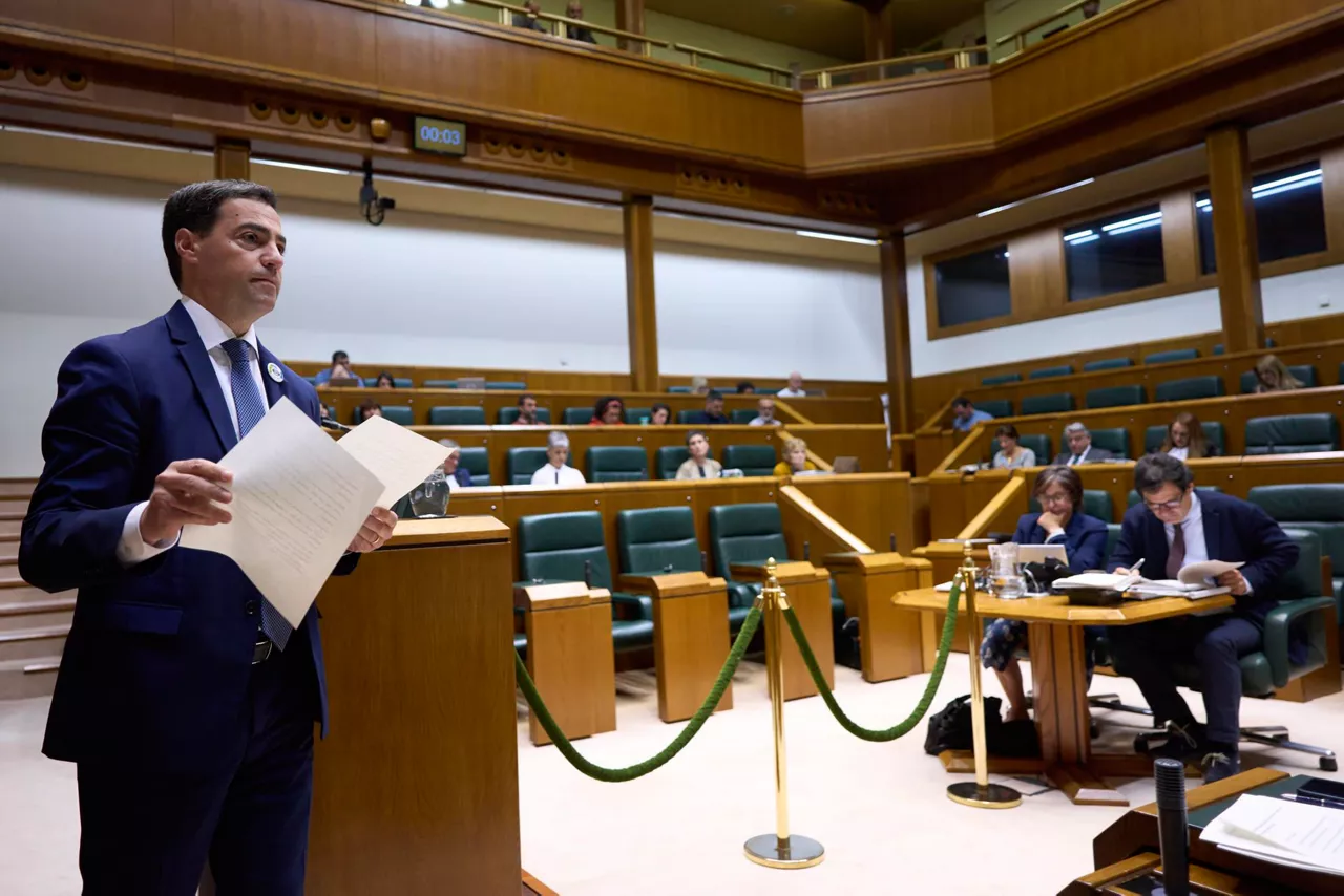 lehendakari-Imanol-Pradales-pleno-de-control-parlmanento-vasco-efe