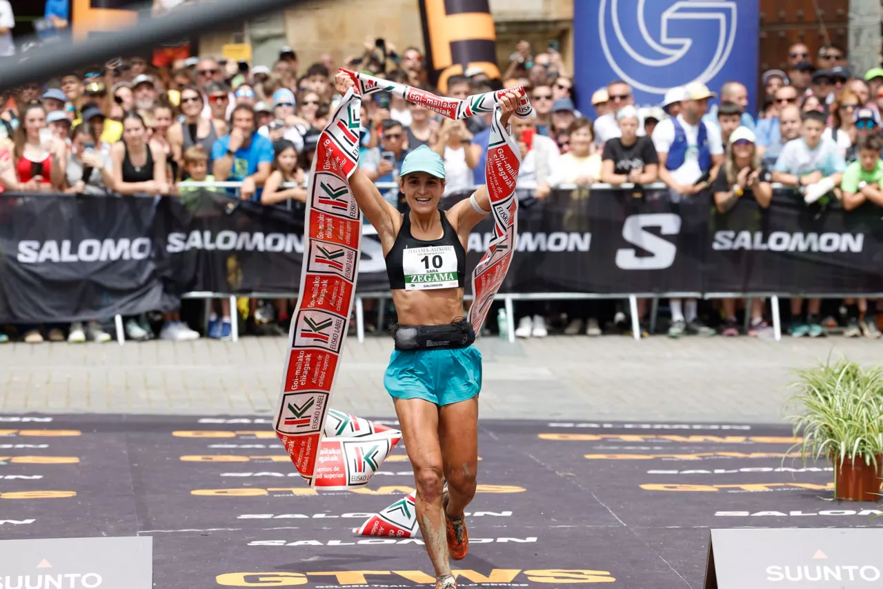 Sara Alonso, en la meta de Zegama. EFE