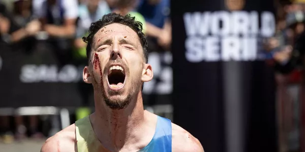 Andreu Blanes, en la meta de Zegama. EFE