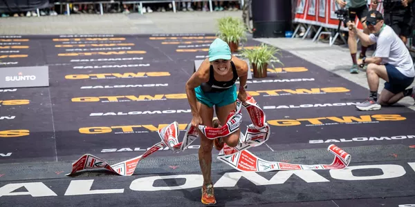 Sara Alonso, en la meta de Zegama. EFE