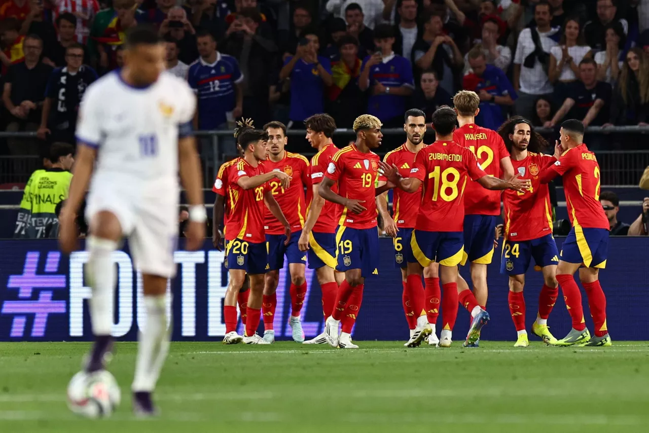 Los jugadores de la selección española celebran uno de los cinco goles marcados a Francia. Foto: EFE