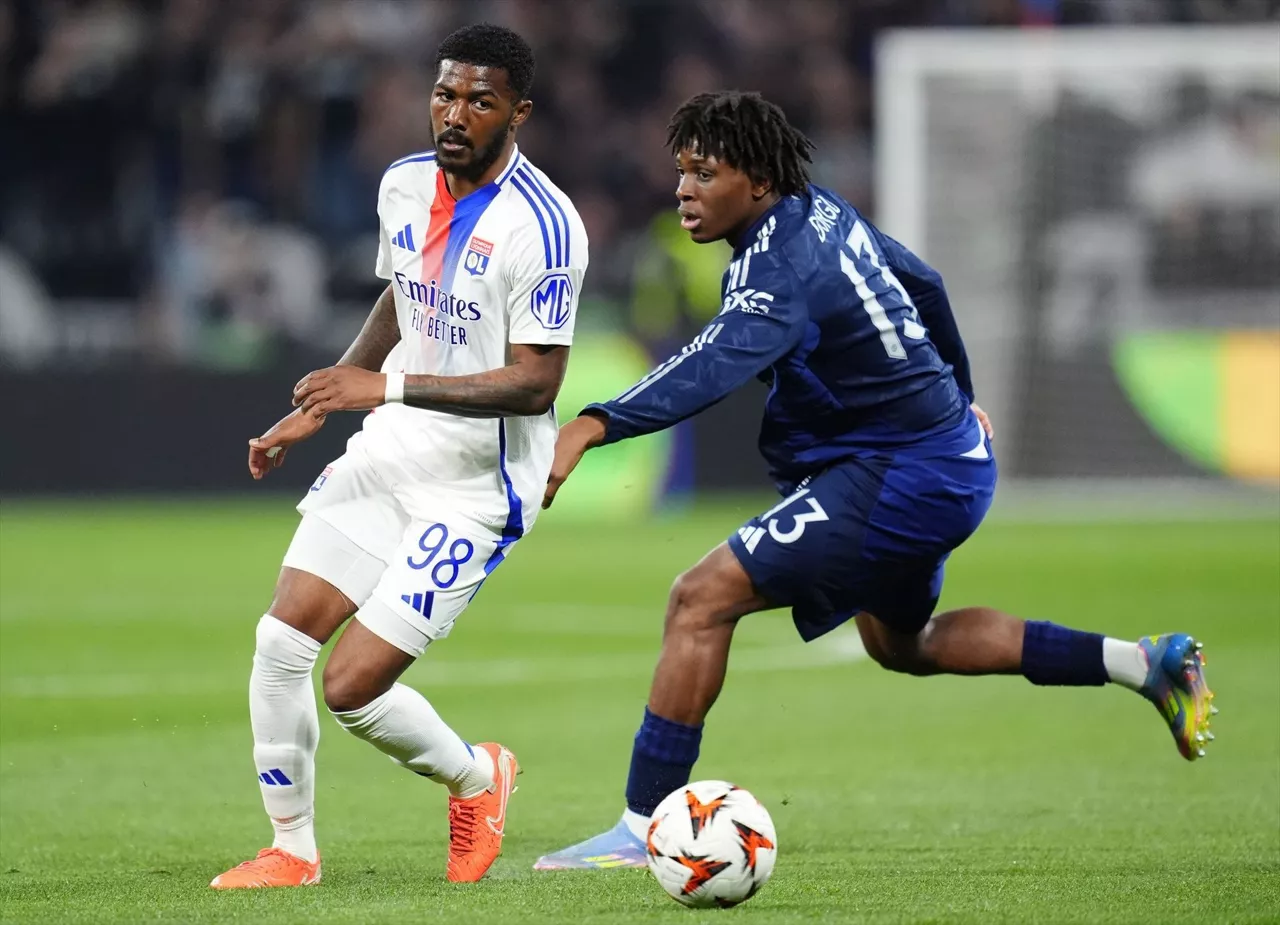 El jugador Ainsley Maitland-Niles, a la izquierda, en una imagen de archivo. Foto: Europa Press.