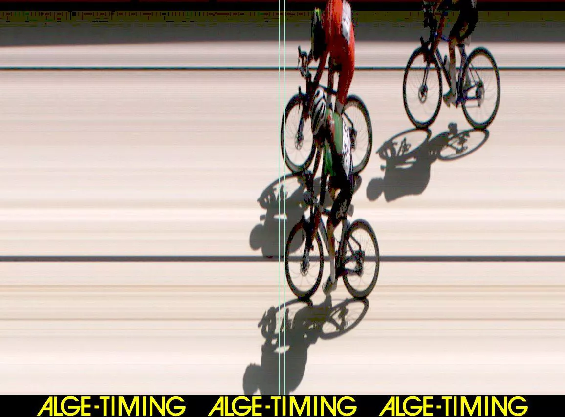 Foto finish. Foto: @RFECiclismo