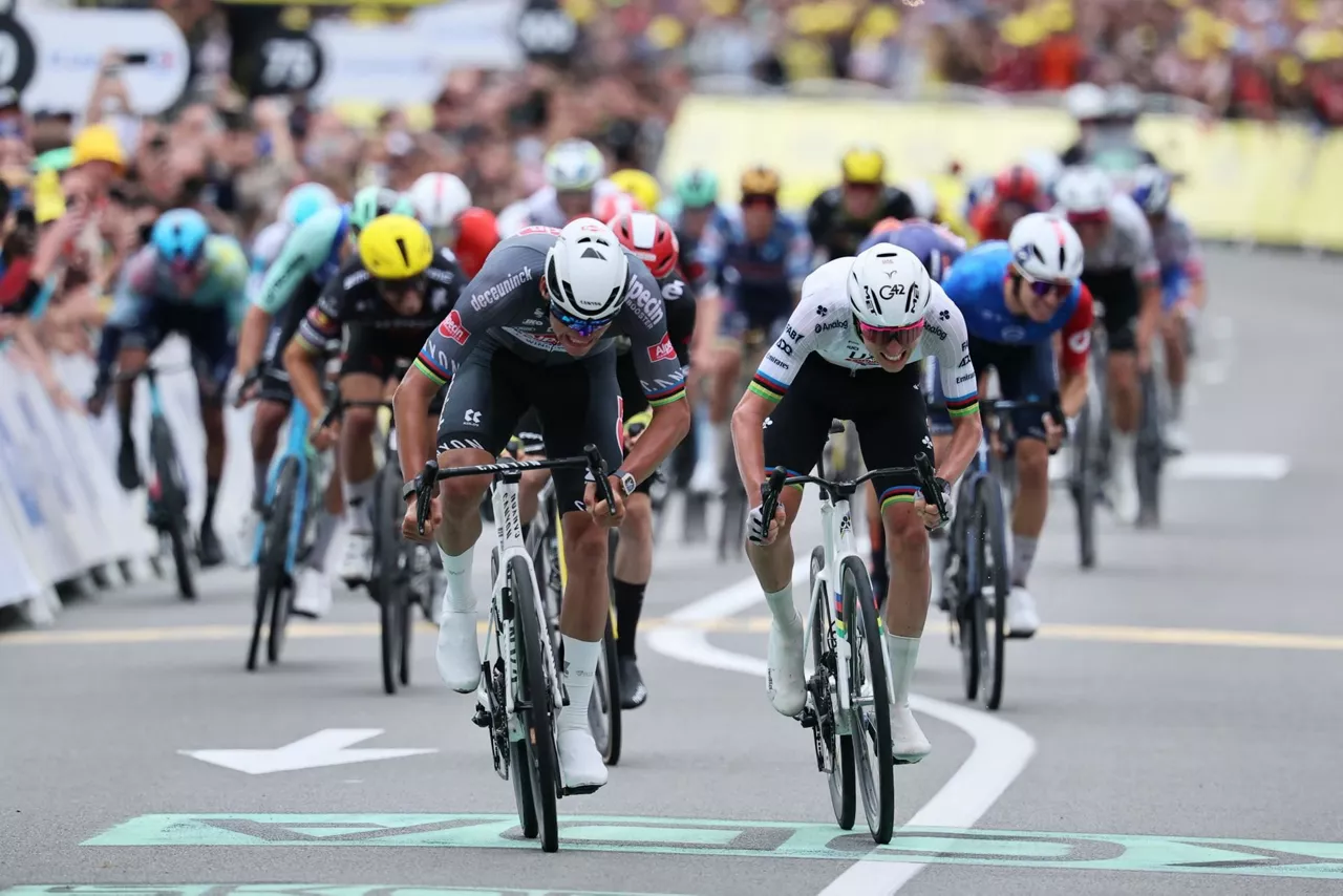 Mathieu van der Poel eta Tadej Pogacar Frantziako Tourra 2. etapa 