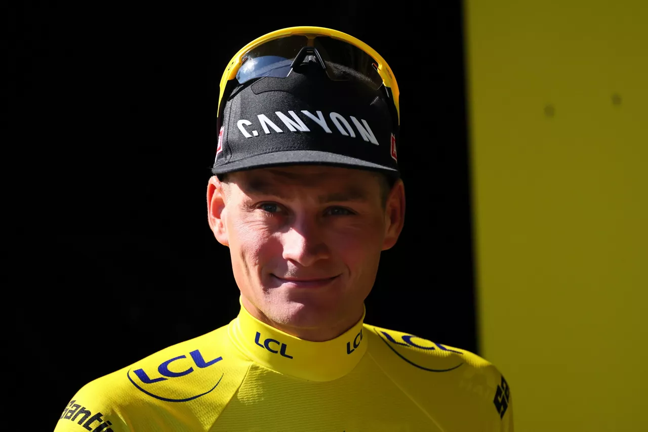 Van:Der_Poel _TOUR_DE_FRANCIA_ETAPA_4_2025