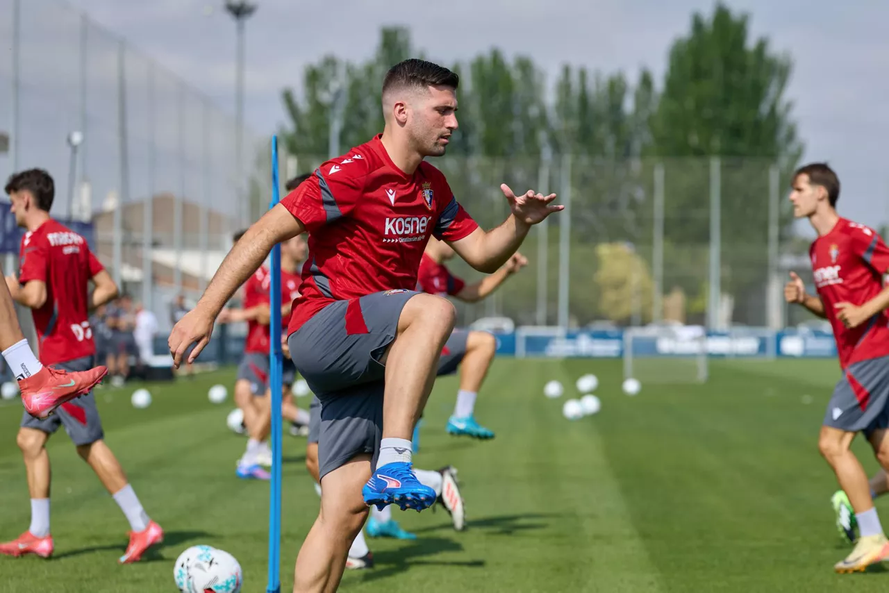 Jesus Areso Osasuna entrenamendu batean 