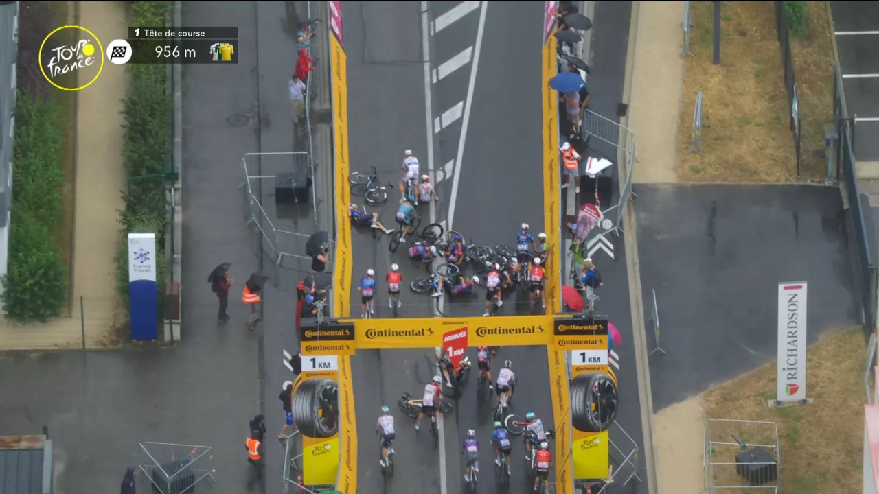 20250723181448_tour-francia-etapa-17-caida-erorikoa_