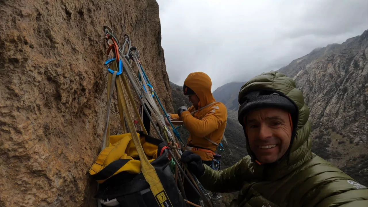 20250723200928_hermanos-pou-anaiak_