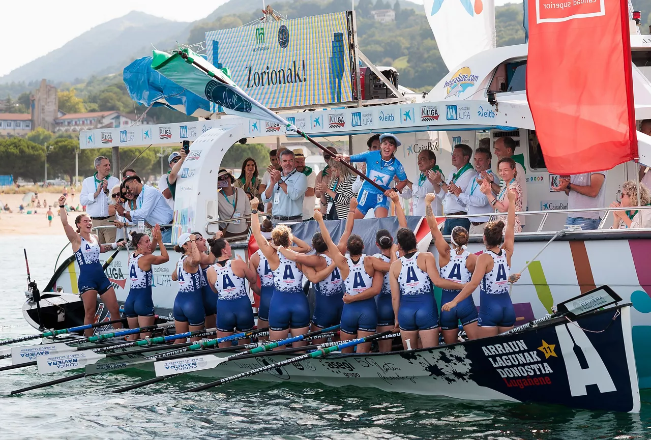 Arraun Lagunak Hondarribian garaile