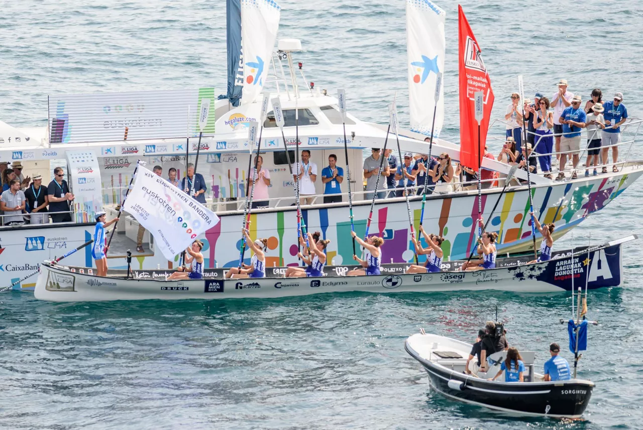 Donostia Arraun Lagunak Lekeitioko Bandera