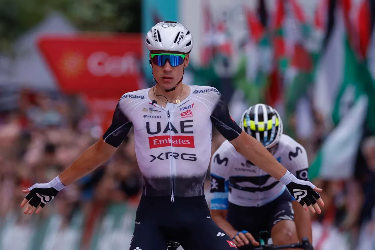 JUAN-AYUSO-VUELTA-JAVIER-ROMO-EFE