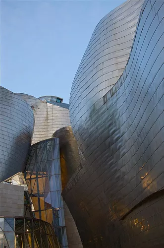 Guggenheim museo exterior de titanio_Michael Peeters