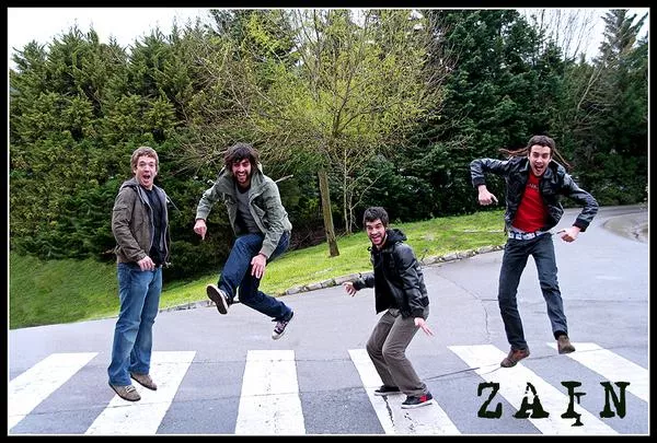 Zain taldekoekin hitz egin dugu aurkeztu berri duten diskoaz ''B Aldea''n