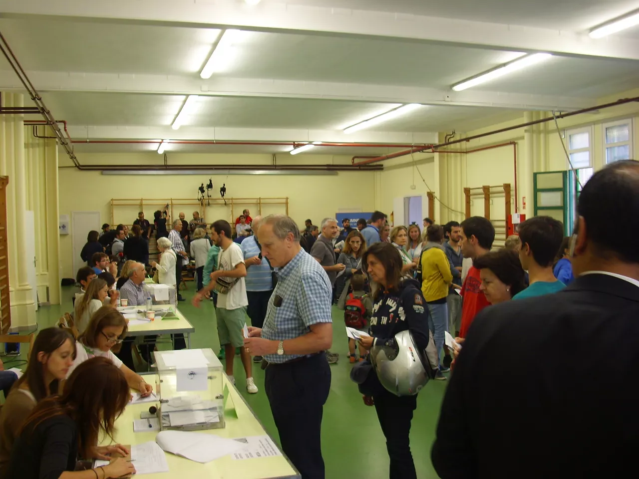 Un colegio electoral en Cataluña. Foto: Juan Carlos Etxeberria