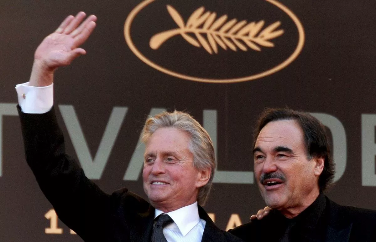 Michael Douglas y el director Oliver Stone ya están en Cannes. Foto: EFE