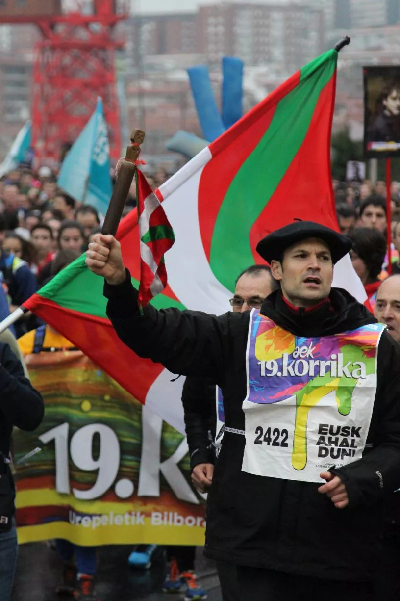 Partcipantes corren en Korrika