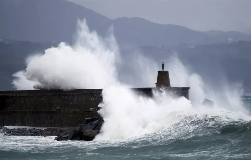 Temporal en la costa vasca. Foto: EFE.