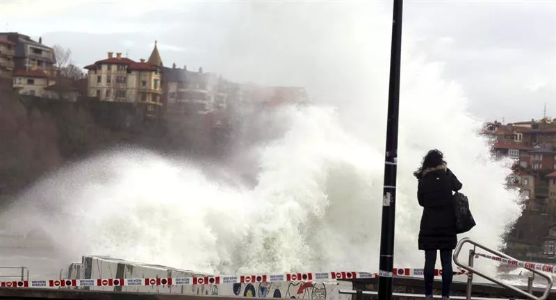 Temporal en la costa vasca. Foto: EFE.