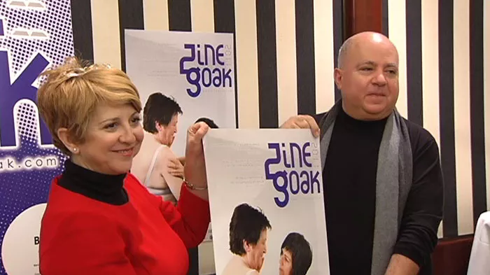 El Deseoren ekoizleak, Zinegoak 2011ko kartelarekin. Argazkia: EITB