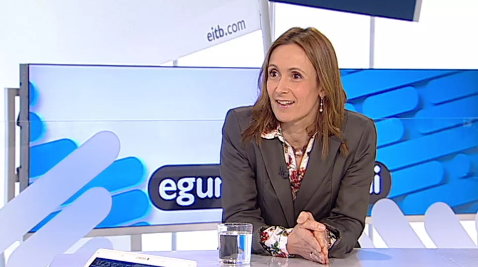 Nuria Lopez Gereñu Confebasken idazkari nagusia, elkarrizketan.