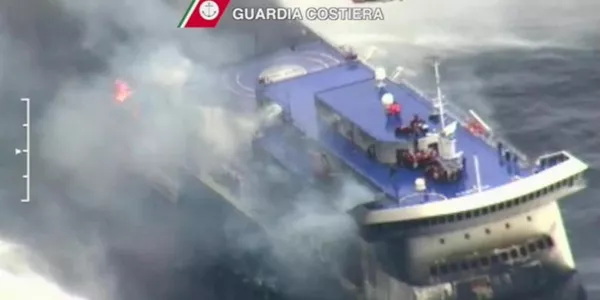 Incendio a bordo del 'Norman Atlantic'. Foto: EFE.