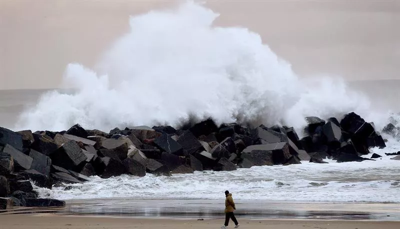 Temporal en la costa vasca. Foto: EFE.