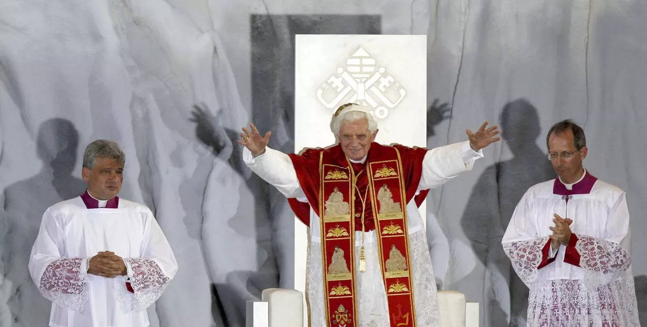 papa benedicto cuatro vientos vigilia