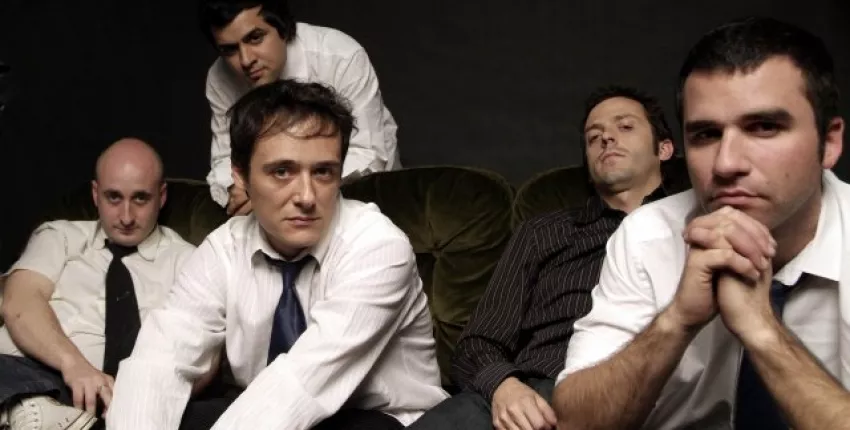 Love Of Lesbian taldearekin hitz egin digu ''B Aldea''n Donostiklubari buruz
