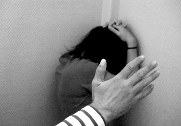 <img style="float:left;margin:5px;" src="http://10.126.2.21/media/images/2011/11/16/570178/570178_Maltrato_thumbnail.jpg"/><br/><strong>violencia genero, maltrato, ilargipean. foto:http://finestrat.tv/</strong>