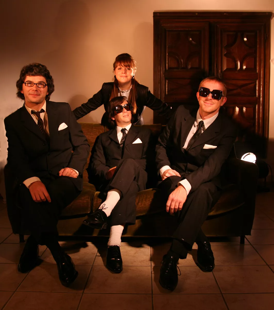 The Sparteens taldekoek 'Bi doberman beltz' aurkeztu dizkigute ''B aldea''n
