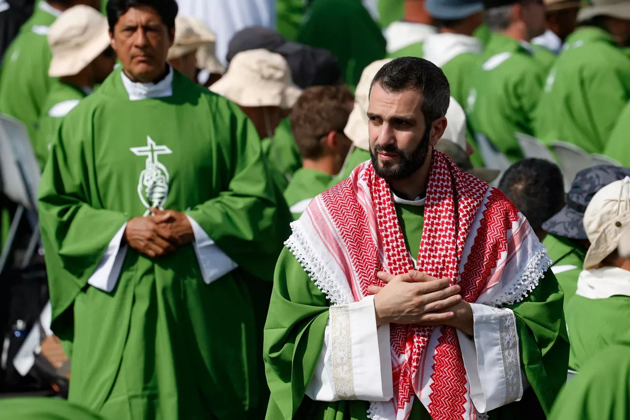 El papa León XVI expresó este domingo su solidaridad con los jóvenes que padecen la guerra en todo el mundo, en especial con los de Gaza y Ucrania, al término del Jubileo de los Jóvenes que congregó en Roma a más de un millón de personas.
