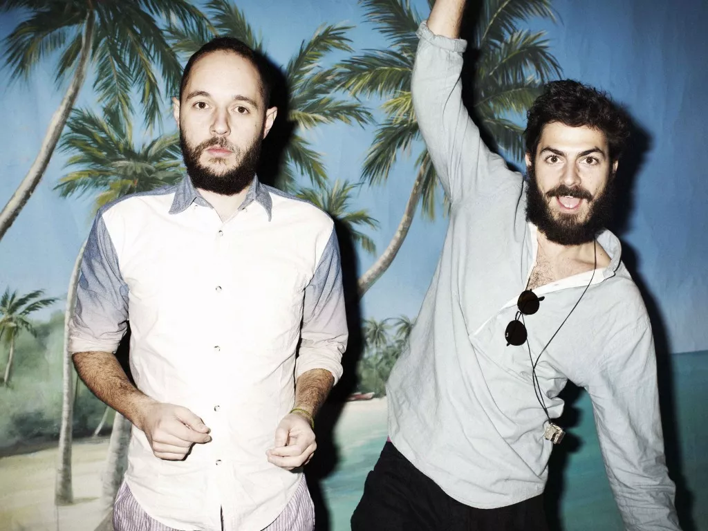 'Pop Track' berezia: Bag Raiders (urtarrilak 26)